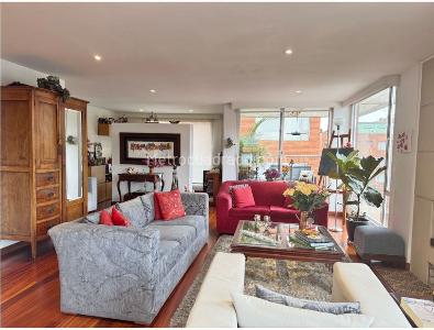 Apartamento de 2 alcobas en venta en Chico Navarra, Bogotá, 138 m² · foto 2 de 14