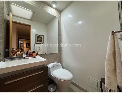 Apartamento de 2 alcobas en venta en Chico Navarra, Bogotá, 138 m² · foto 7 de 14
