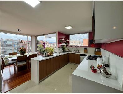 Apartamento de 2 alcobas en venta en Chico Navarra, Bogotá, 138 m² · foto 8 de 14
