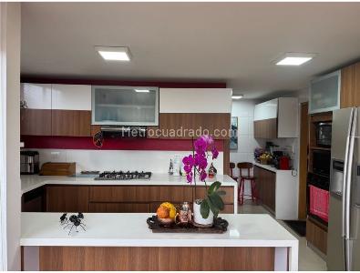 Apartamento de 2 alcobas en venta en Chico Navarra, Bogotá, 138 m² · foto 9 de 14