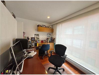 Apartamento de 2 alcobas en venta en Chico Navarra, Bogotá, 138 m² · foto 10 de 14