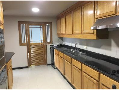 Apartamento de 3 alcobas en venta en Los Rosales, Bogotá, 245 m² · foto 18 de 18