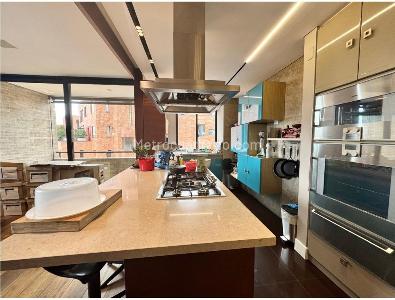 Apartamento de 3 alcobas en venta en Los Rosales, Bogotá, 265 m² · foto 16 de 20
