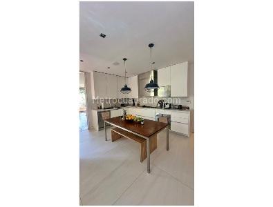 Apartamento de 3 alcobas en venta en La Cabrera, Bogotá, 300 m² · foto 2 de 15