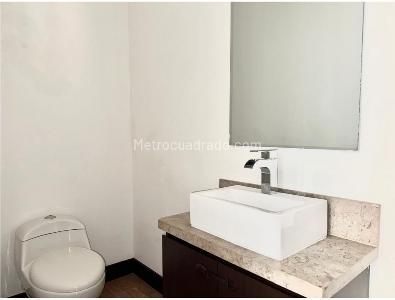 Apartamento de 3 alcobas en venta en Chico Navarra, Bogotá, 180 m² · foto 6 de 17