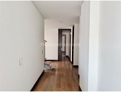 Apartamento de 3 alcobas en venta en Chico Navarra, Bogotá, 180 m² · foto 8 de 17