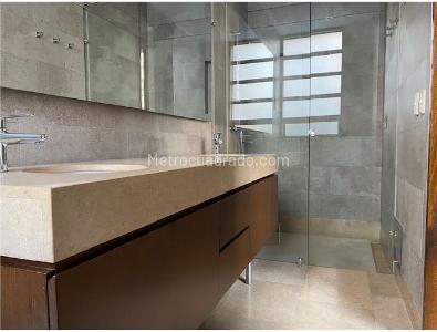 Apartamento de 3 alcobas en venta en Los Rosales, Bogotá, 230 m² · foto 10 de 14