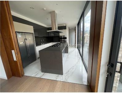 Apartamento de 3 alcobas en venta en Chico, Bogotá, 280 m² · foto 5 de 19