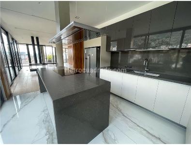 Apartamento de 3 alcobas en venta en Chico, Bogotá, 280 m² · foto 3 de 19