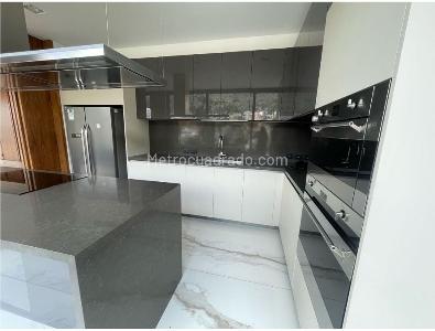 Apartamento de 3 alcobas en venta en Chico, Bogotá, 280 m² · foto 2 de 19