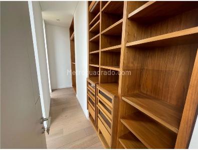 Apartamento de 3 alcobas en venta en Chico, Bogotá, 280 m² · foto 14 de 19