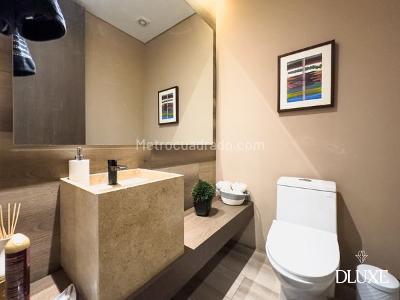 Apartamento de 3 alcobas en venta en Chico Norte, Bogotá, 150 m² · foto 3 de 17