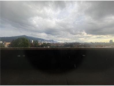 Apartamento de 3 alcobas en venta en Santa Barbara, Bogotá, 136 m² · foto 3 de 10