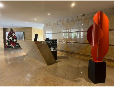 Apartamento de 3 alcobas en venta en Los Rosales, Bogotá, 284 m² · foto 16 de 17