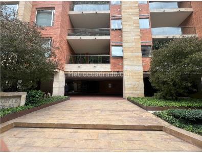 Apartamento de 3 alcobas en venta en Los Rosales, Bogotá, 284 m² · foto 15 de 17