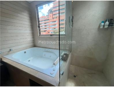 Apartamento de 3 alcobas en venta en Los Rosales, Bogotá, 284 m² · foto 10 de 17
