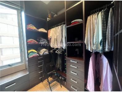 Apartamento de 3 alcobas en venta en Los Rosales, Bogotá, 284 m² · foto 12 de 17