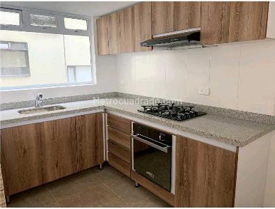 Apartamento de 2 alcobas en venta en Santa Barbara, Bogotá, 86 m² · foto 2 de 14