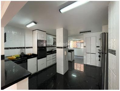 Apartamento de 3 alcobas en venta en San Patricio, Bogotá, 172 m² · foto 14 de 16