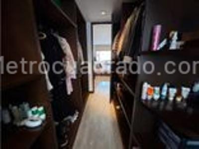 Apartamento de 3 alcobas en venta en Chico San Patricio, Bogotá, 167 m² · foto 12 de 18