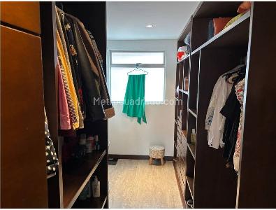 Apartamento de 3 alcobas en venta en Chico San Patricio, Bogotá, 167 m² · foto 3 de 18