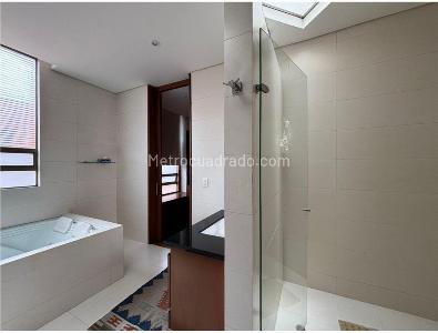 Apartamento de 2 alcobas en arriendo en Parque Del Virrey, Bogotá, 250 m² · foto 15 de 16