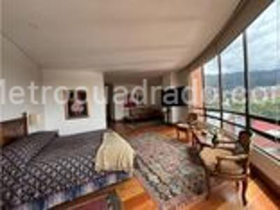 Apartamento de 2 alcobas en arriendo en Parque Del Virrey, Bogotá, 250 m² · foto 2 de 16