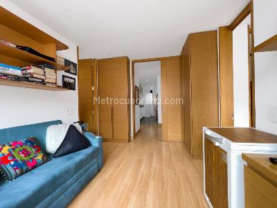Apartamento de 2 alcobas en venta en Chico Norte, Bogotá, 130 m² · foto 2 de 19