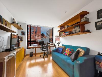 Apartamento de 2 alcobas en venta en Chico Norte, Bogotá, 130 m² · foto 3 de 19