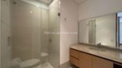 Apartamento de 2 alcobas en venta en Chico Norte, Bogotá, 123 m² · foto 8 de 9