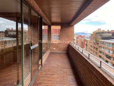 Apartamento en venta en Los Rosales, Bogotá · foto 3 de 18