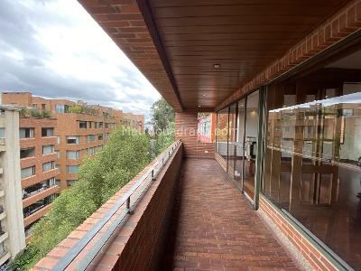 Apartamento en venta en Los Rosales, Bogotá · foto 2 de 18