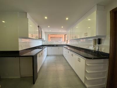 Apartamento en venta en Los Rosales, Bogotá · foto 8 de 18