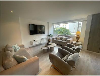 Apartamento de 2 alcobas en venta en Chico Santa Barbara, Bogotá, 100 m² · foto 2 de 13