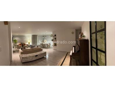 Apartamento de 2 alcobas en venta en Chico Santa Barbara, Bogotá, 100 m² · foto 3 de 13