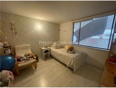 Apartamento de 2 alcobas en venta en Chico Santa Barbara, Bogotá, 100 m² · foto 8 de 13
