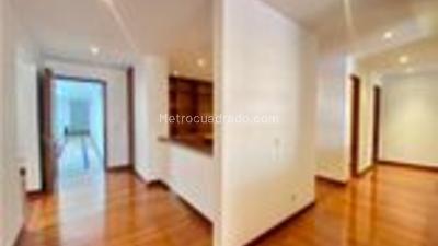Apartamento en venta en Santa Barbara, Bogotá · foto 6 de 18