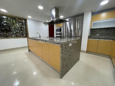 Casa de 4 alcobas en venta en Chico Alto, Bogotá, 1000 m² · foto 10 de 18