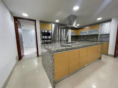 Casa de 4 alcobas en venta en Chico Alto, Bogotá, 1000 m² · foto 5 de 18