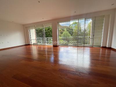 Apartamento de 3 alcobas en venta en Chico Norte, Bogotá, 198 m² · foto 10 de 19