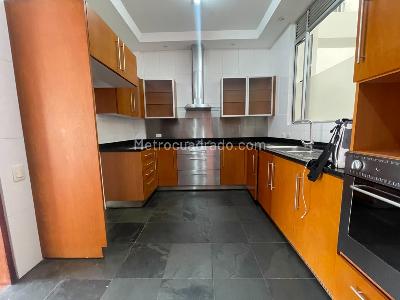 Apartamento de 3 alcobas en venta en Chico Norte, Bogotá, 198 m² · foto 6 de 19