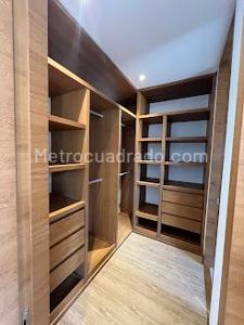 Apartamento de 2 alcobas en venta en Santa Barbara Alta, Bogotá, 189 m² · foto 14 de 19