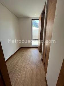 Apartamento de 2 alcobas en venta en Santa Barbara Alta, Bogotá, 189 m² · foto 18 de 19