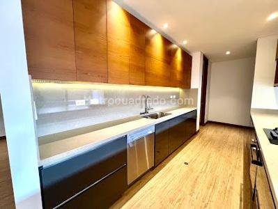 Apartamento de 2 alcobas en venta en Santa Barbara Alta, Bogotá, 152 m² · foto 2 de 17