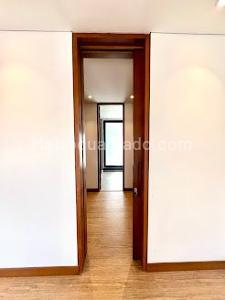 Apartamento de 2 alcobas en venta en Santa Barbara Alta, Bogotá, 152 m² · foto 3 de 17