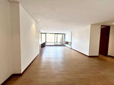 Apartamento de 2 alcobas en venta en Santa Barbara Alta, Bogotá, 157 m² · foto 10 de 11