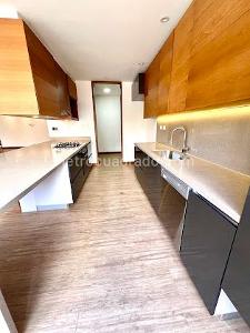 Apartamento de 2 alcobas en venta en Santa Barbara Alta, Bogotá, 157 m² · foto 11 de 11