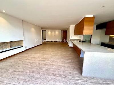 Apartamento de 2 alcobas en venta en Santa Barbara Alta, Bogotá, 157 m² · foto 3 de 11