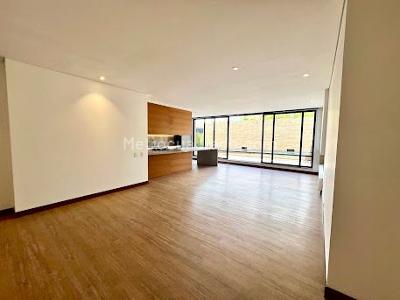 Apartamento de 2 alcobas en venta en Santa Barbara Alta, Bogotá, 157 m² · foto 5 de 11