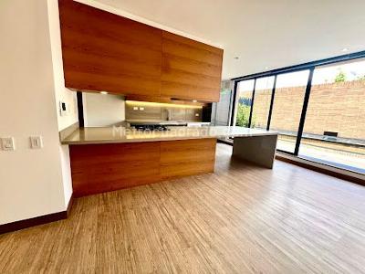 Apartamento de 2 alcobas en venta en Santa Barbara Alta, Bogotá, 157 m² · foto 6 de 11